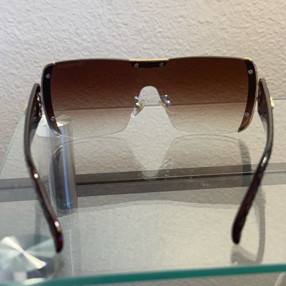 CHANEL Black and Brown Gradient Sunglasses - Picture 8 of 8